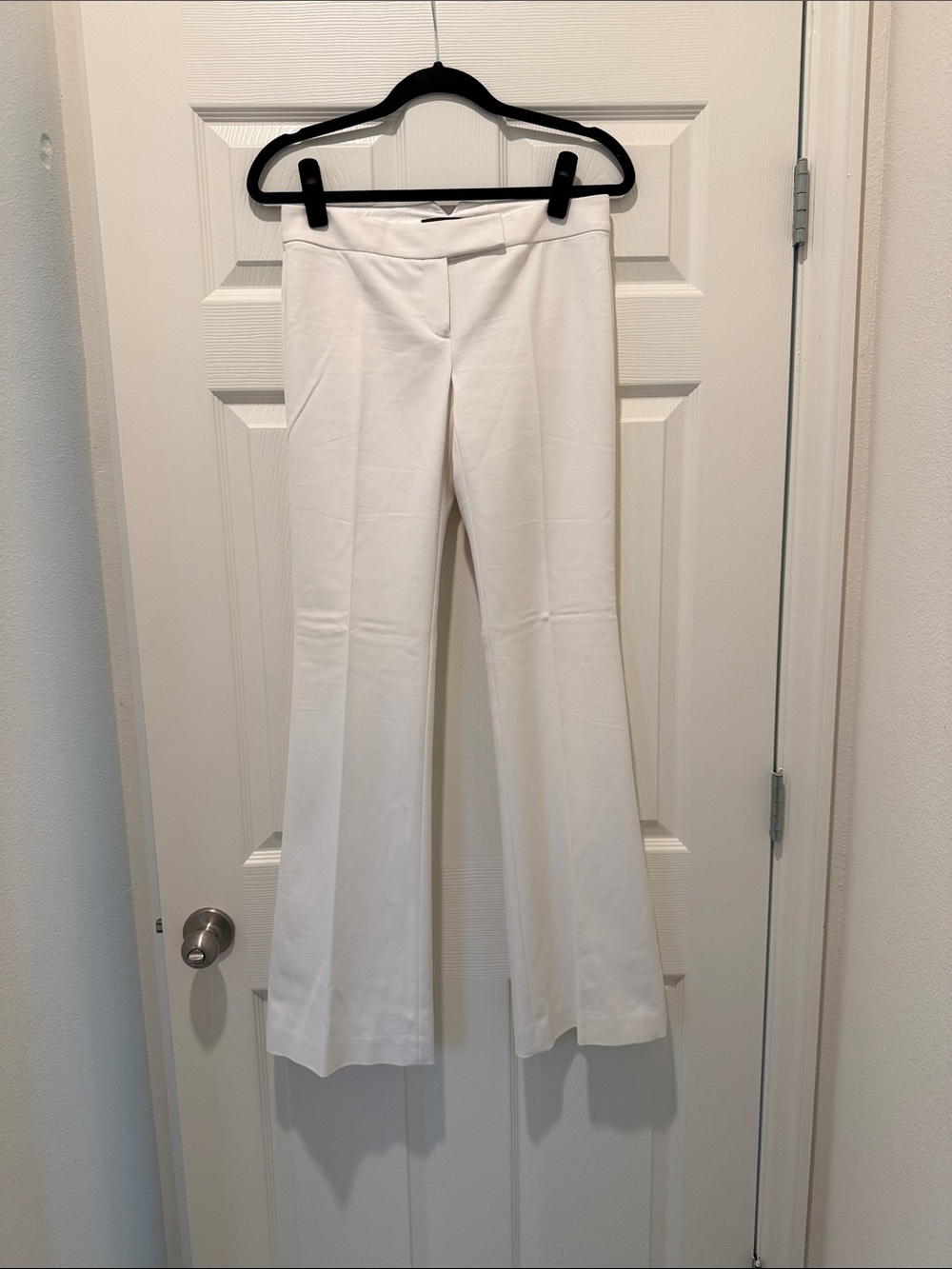 Elie Tahari White Boot-Cut Dress Pants size 2 excellent condition